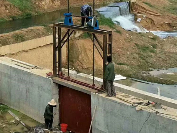 一、为何选择sfz型铸铁镶铜闸门?